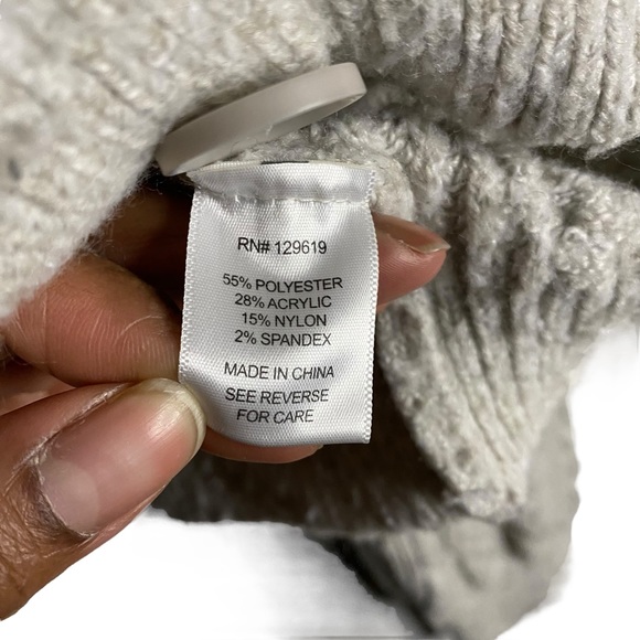 Allie Rose Women's Light Gray Cable Knit Crop Sweater Cardigan - Picture 5 of 7